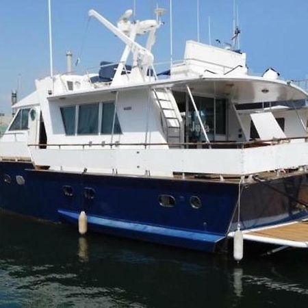 מלון סנט אדריה דה בסוס Your Own Private Yacht מראה חיצוני תמונה